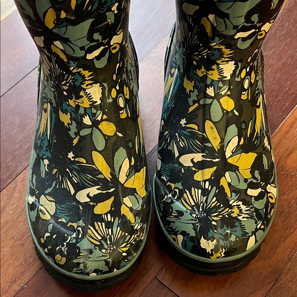 Bogs Women's Tall Floral winter Rain Boots in Green and Yellow - Picture 6 of 6